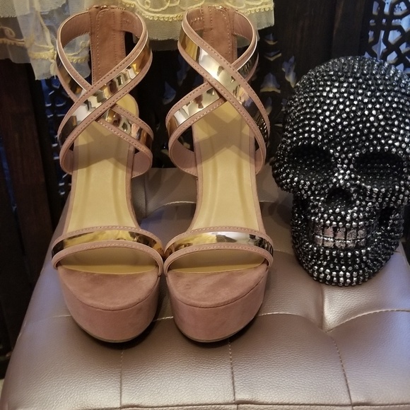 SOLD Mauve & Rose Gold Platform Sandals - Picture 3 of 8